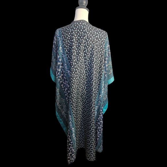 Paisley and Rose Robe - Picture 5 of 10